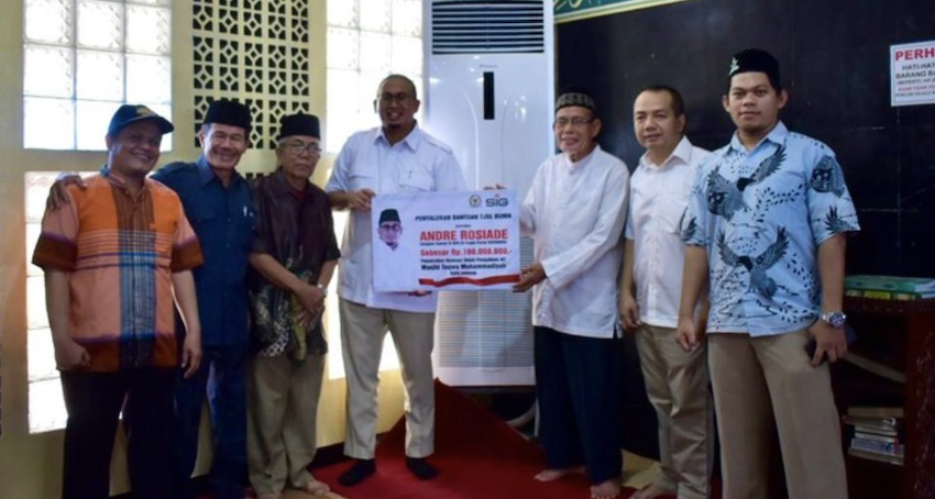 Andre Rosiade Beri Bantuan AC untuk Masjid Taqwa Muhammadiyah Padang