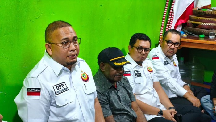 DPP IKM Dibawa Andre Rosiade Tengok Perantau Minang di Pelosok Papua